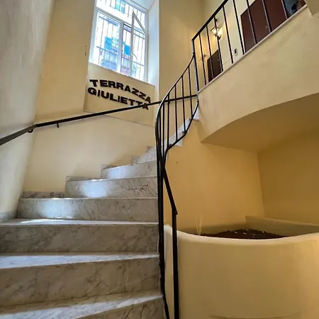 La Stella Di Giulietta Piazza Cavour Neapel