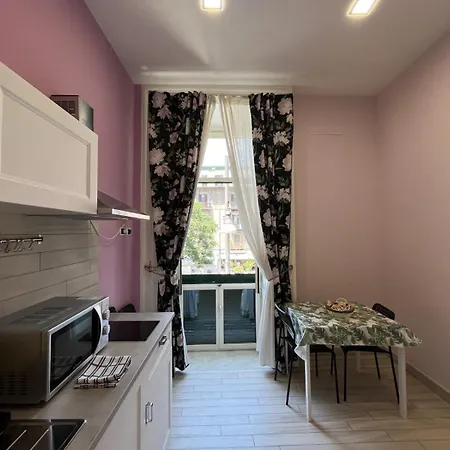 La Stella Di Giulietta Piazza Cavour * Napels