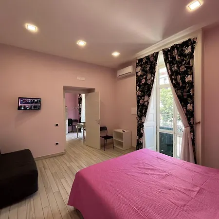 La Stella Di Giulietta Piazza Cavour * Napels