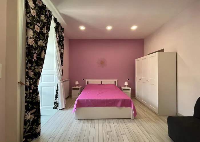 La Stella Di Giulietta Piazza Cavour בית הארחה נאפולי